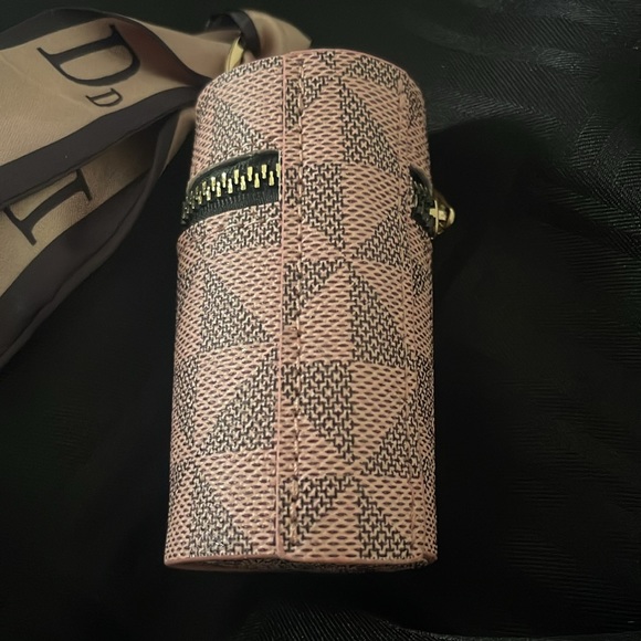 Lip Ointment Key Holder - Picture 5 of 6